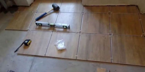 Как да сложите плочката на пода: опции за оформление + стъпка по стъпка инструкция